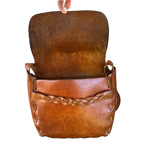 VTG Distressed Leather Boho Saddle Flap Purse Decorative Stitching Braid Detail - Picture 4 of 14